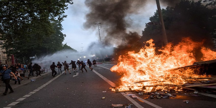 Ajansê Reutersî: En kêm 1500 kesî protestoyanê Îranî de amê kiştiş!