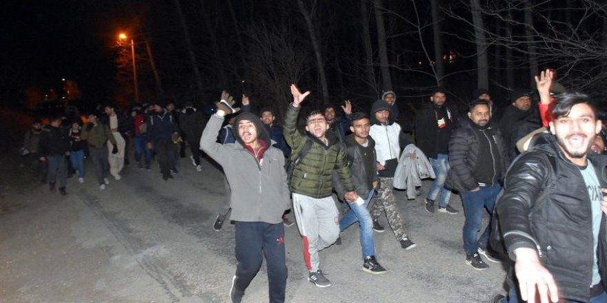 Tirkîya sînorê xo akerd: Sûrîyeyijî bi otobûsan verê xo day Yûnanîstan!