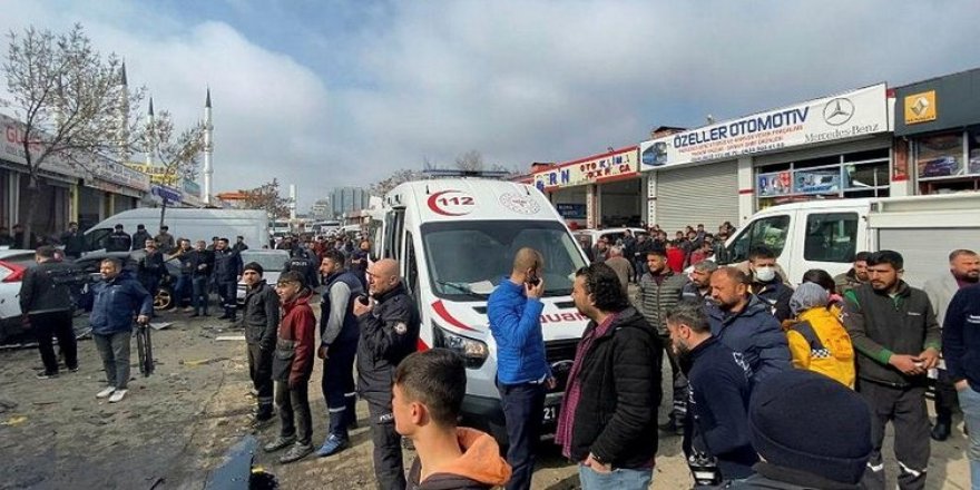 Amed de teqayîş: Tewr tay 15 kesî birîndar bîyî