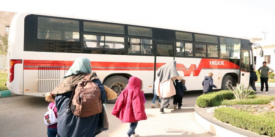 Almanyayê hejmarek jin û zarokên DAIŞê ji Rêveberiya Rojava wergirt