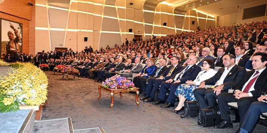 Serok Barzanî Madalyaya Barzaniyê Nemir pêşkeşî 76 kesan kir