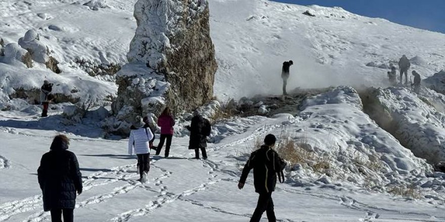 Agirî bûye rawestgeha geştyar û wênegirên zivistanê