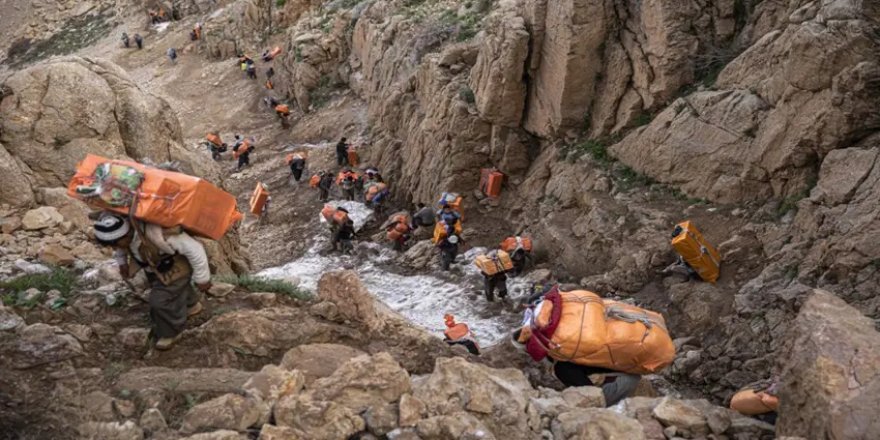 Rejîma Îranê dîsa hêrişî kolberan kir: Yekî can da 4 birîndar bûn