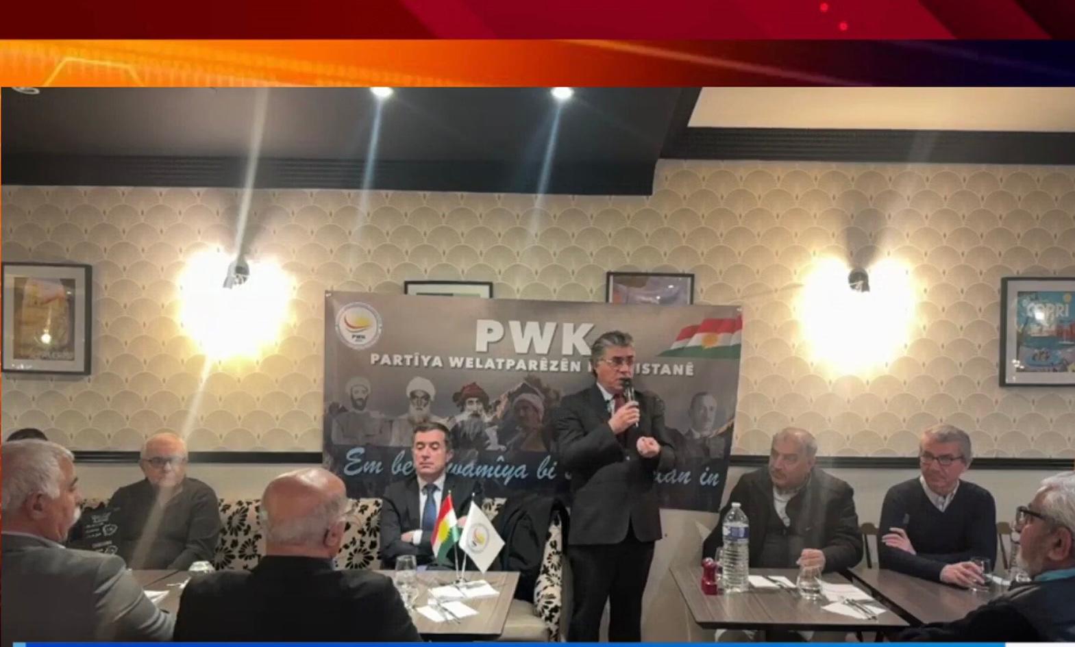 Serokê Giştî yê Partîya Welatparêzên Kurdistanê (PWK) Mustafa Ozçelîk Li Parîsê Konferansek Da