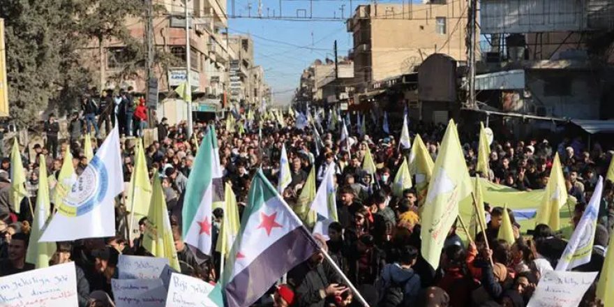 Di xwepêşandana li Qamîşlo de HSDê bê posterên Öcalan û ala PKKê bûn