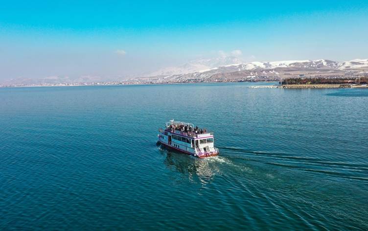 Şaredariya Wanê ji bo jinan pirtûkxaneyeke ji keştiyê vekir