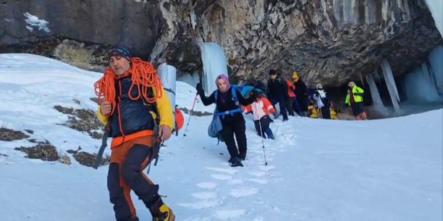 Çiyager vê carê jî hilkişiyan ser Çiyayê Reş: ‘Xwezayê biparêzin!’