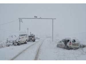 Li Agirî di bûyerek hatûçûnê de 23 kes birîndar bûn!